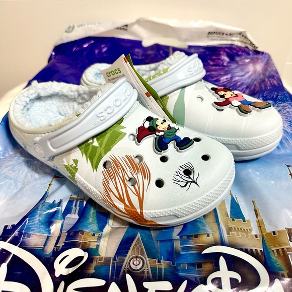 NEW Disney Mickey Mouse and Friends Christmas Holiday Homestead Collection Crocs - Picture 5 of 9